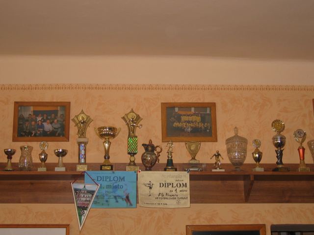 trofeje + hřiště