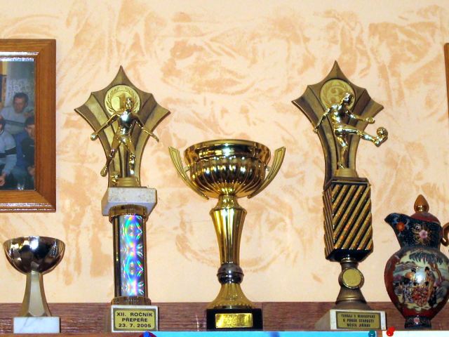 trofeje + hřiště