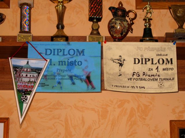 trofeje + hřiště